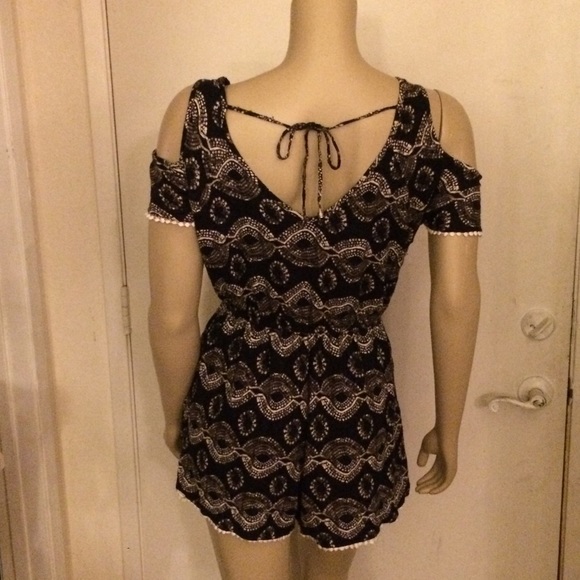 Romper shorts peep shoulder boho fun hem back tie - Picture 7 of 10